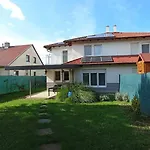 Klau & Bali Apartmanhaz * Sopron