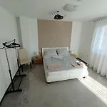 Klau & Bali Apartmanhaz * Sopron