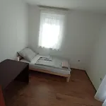 Klau & Bali Apartmanhaz * Sopron