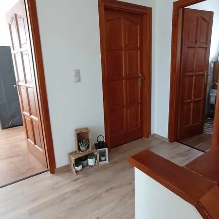 Klau & Bali Apartmanhaz ショプロン