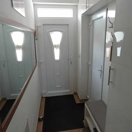 Klau & Bali Apartmanhaz ショプロン