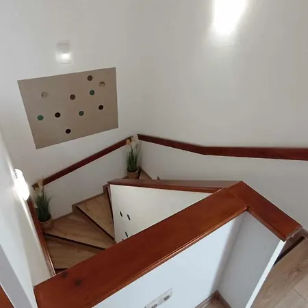 Klau & Bali Apartmanhaz * ショプロン