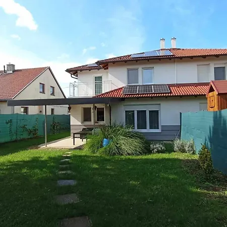 Klau & Bali Apartmanhaz * ショプロン
