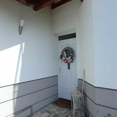 Klau & Bali Apartmanhaz * ショプロン