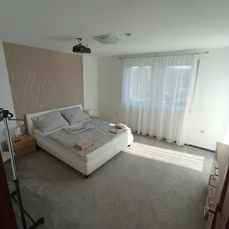 アパート Klau & Bali Apartmanhaz ショプロン