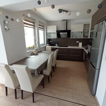 Klau & Bali Apartmanhaz アパート ショプロン